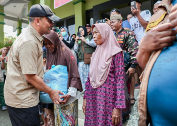 Banjir Demak: Ahmad Luthfi Tinjau Pengungsi dan Instruksikan Penanganan dari Hulu ke Hilir