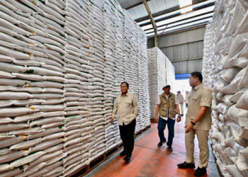 Prabowo Sidak Gudang Bulog Danurejo Magelang, Pastikan Stok Beras 7.000 Ton Aman