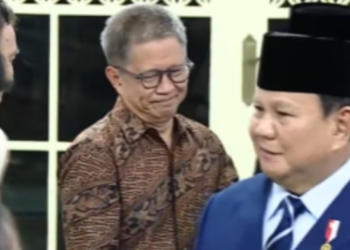 Rocky Gerung Hadiri Pelantikan Jumhur Hidayat di Istana: Penanda Kabinet Efektif Ada Mantan Napi