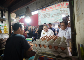 Tinjau Pasar Palmerah, Menko Pangan dan Mendag Busan Pastikan Stok Bahan Pokok Surplus