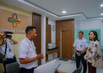 Jelang Libur Sekolah, Menpar Widiyanti Cek Candi Prambanan dan Stasiun Tugu