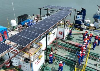 Pertamina Pasang PLTS di Kapal Patra 2303, Pangkas 79 Ton Emisi Karbon Setiap Tahun