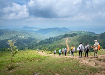 Tak Cuma Olahraga, Ini Alasan Mendaki Gunung Bisa Membantu Pulihkan Trauma