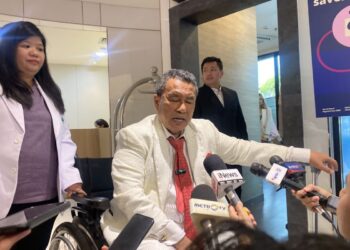 Mundur Dampingi Eks Jampidsus Febrie Adriansyah, Hotman Paris Berobat ke Singapura