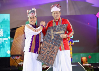 Menkop Dorong Tenun Toraja Naik Kelas Jadi Tren Fashion Global Lewat Koperasi