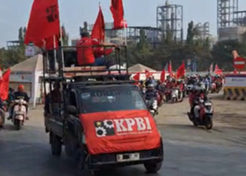 Ratusan Buruh PT Dua Kuda Indonesia Gelar Aksi Demo di Depan Kementerian Hukum, Desak Kurator Jalankan Fugsi Secara Profesional